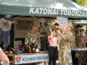 „Egy gyermek élete olyan, mint egy papírlap, melyen minden arra járó nyomot hagy…