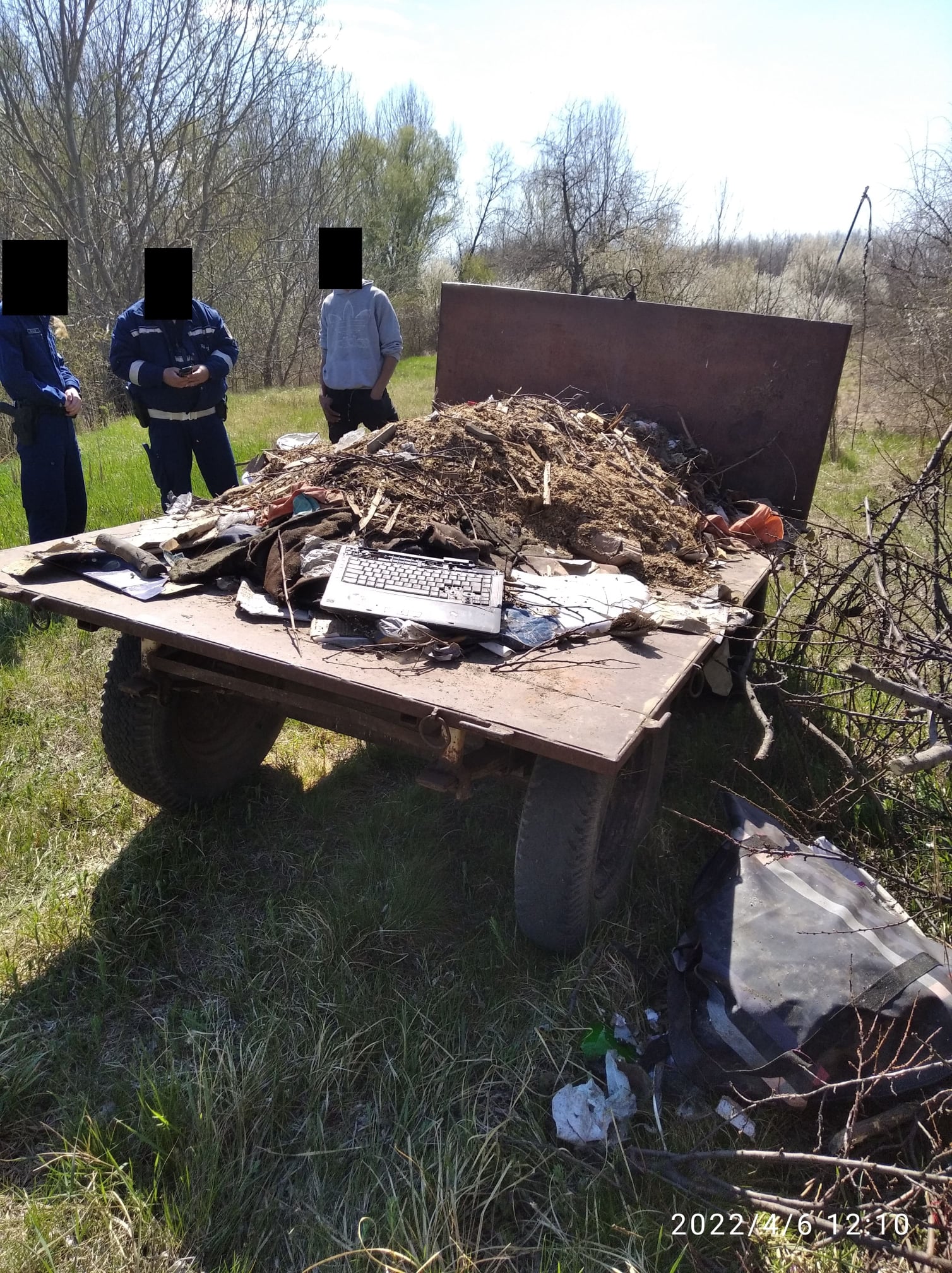 Illegális hulladéklerakót értek tetten a közterület-felügyelők…