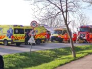 Többen meghaltak Mindszentél, amikor vonat ütközött kisteherautóval…