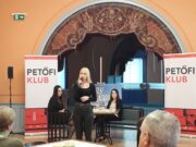 Két hobbi-festő mutatkozik be a színházban…