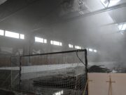 Beszakadt a sportcsarnok teteje, 30 órája küzdenek…