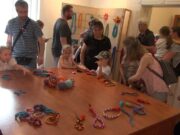 A május 12-i Nemezelő Szakkör kiállítás megnyitó ünnepségén a Szentes Tv is ott …