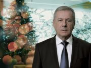 Elismerés és hála az áldozatos, önzetlen szolgálatért.