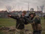 Az alapkiképzés második felében az újoncok a lőelőkészítő foglalkozások után az …