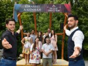 Csongrádon is házhoz megy a színház…