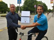 Polgármesteri elismerést kapott Kalmár Zoltán, aki Szentes város környezetéért é…