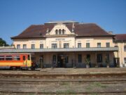 Zajjal járó munkavégzés a vasútállomáson…