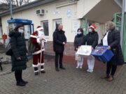 Az önkormányzat Mikulása megajándékozta a gyermekosztályt…