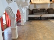 Helyzetjelentés a színházból – Megkapta végleges színét a parketta…