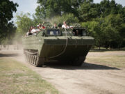 Az MH Légijármű Javítóüzemnél dolgozók gyermekei látogattak el egy napra alakula…