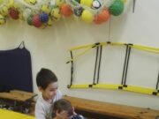 Lábra támadunk, pörgetünk és szaltót dobunk….