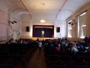 Ma Szép Bence bűvész tartott előadást a gyermekeknek a Móricz Zsigmond Művelődés…