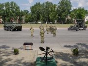 Az alapkiképzés végéhez közeledve az újoncok az ünnepélyes katonai eskütételre g…