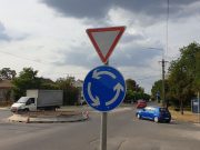 Forgalomelterelés a Vásárhelyi úton lévő körforgalomnál…