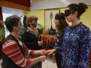 Mindent a kéznek, semmit a szemnek…