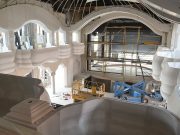 Kukkantson be az épülő színházba…