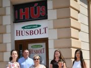 Eb – nyereményjátékot hirdetett a húsbolt…