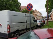 Megállni tilos a gyógyszertár előtt…