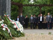 Koszorúzás a Hősök Napján…