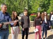 Anyák napi köszöntő a Szentesianyuk és a Zenével a Rákos Gyermekekért Alapítvány…