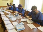 Borítékolják a szájmaszkokat a Városházán…