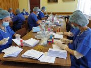 Borítékolják a maszkokat a Városházán…