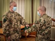 Rendhagyó módon, elismerés átadásával és előléptetésekkel kezdődött a heti vezet…