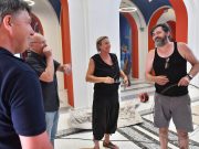 A színjátszást jeleníti meg a szoborcsoport a Tóth József Színház és Vigadóban…