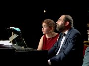 A zongora mögött a színházban…