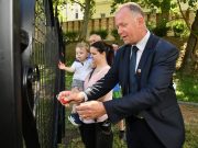 Kattan a lakat, zár a szív, a szerelem örök…