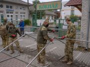 A műszaki ezred katonái sátrat telepítettek Orosházán…