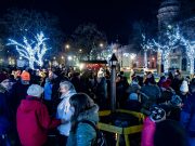 Az öröm gyertyája is felgyúlt Szentes adventi koszorúján…