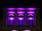 Lilába öltözött a Megyeháza…