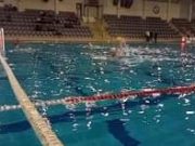 A Lányok már a medencében…