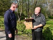 Madárodúkat helyeztek ki a ligetben…