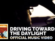 Joe Bonamassa – „Driving Towards the Daylight” – Official Music Video
Watch Jo…