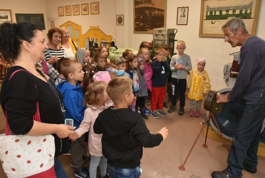 A Vasúttörténeti emlékhelyet tekinthetik meg az óvodások a Mobilitási Hét kereté…