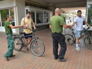 Vizet osztanak a hőségben a Városellátó dolgozói…