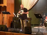 Ahol a zene levetkőzi határait…