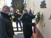 Megkoszorúzták a meggyilkolt rendőrkapitány emléktábláját…