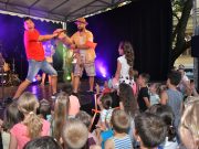 Pom-Pom lemezbemutató koncert a megyeháza udvarán…