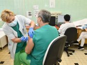 Elkezdődött az egészségügyi dolgozók Covid elleni oltása…