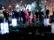 Az örömet jelképező gyertyát is meggyújtották…