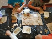 Egész héten zajlik az Erzsébet tábor a Gólyás Házban. A gyermekek számára kézműv…