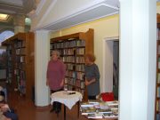 Hétfőn egy csodálatos estét tölthettünk, egy csodálatos irónővel Schäffer Erzséb…