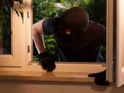 Aludt, amikor meglopták…