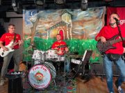 Mi már itt vagyunk! Várunk Benneteket 5-kor az on-line koncerten itt a Facebook…