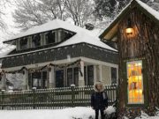 100 éves fa törzsében működik a világ legkisebb könyvtára | Sokszínű vidék