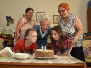 Szépkorú köszöntés a Jókai utcában…