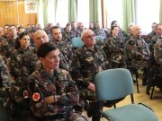 Altiszteknek altisztekkel…